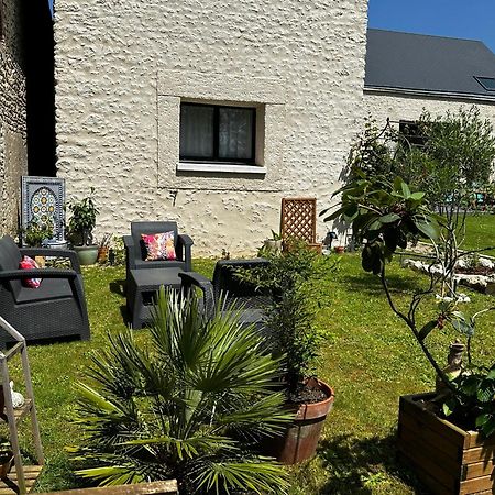 Gite Du Chat Roux La Chapelle-Saint-Martin-en-Plaine Dış mekan fotoğraf